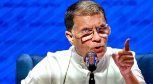 पवन खेड़ा की मुसीबत बढ़ी, दिल्ली और असम पुलिस ने दी घर पर दस्तक