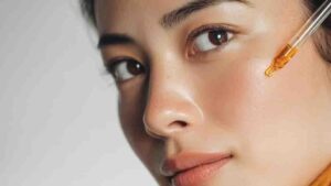 महंगे कॉस्मेटिक्स को कहें अलविदा, घर पर इन 4 चीजों से बनाएं शुद्ध विटामिन C सीरम