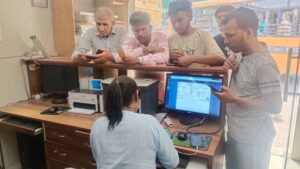 गैस एजेंसियों पर लंबी वेटिंग, दो दिन का ही बचा सिलेंडर स्टॉक