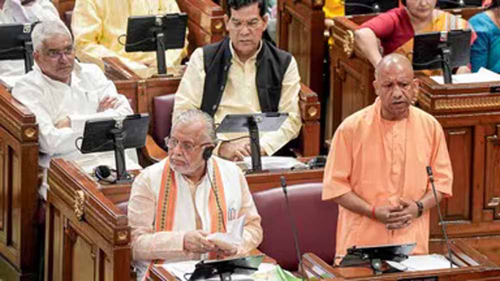 यूपी विधानसभा में गरजे सीएम योगी, सपा-कांग्रेस को महिला मुद्दों पर घेरा