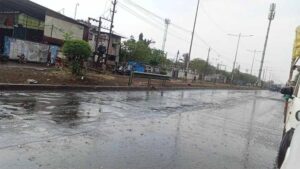 Indore में बदला मौसम, बारिश ने तोड़ी गर्मी की तपिश