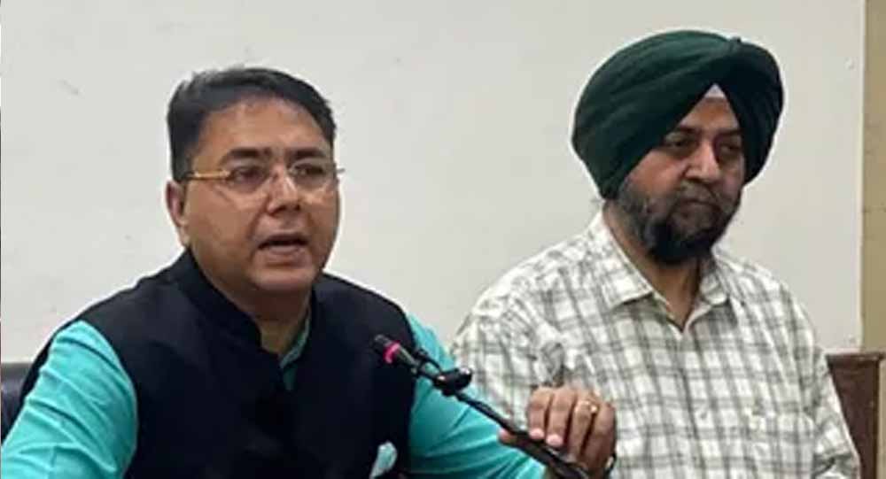 Defection Row: अमन अरोड़ा बोले- नेताओं का जाना ‘पुरानी बात’, पार्टी मजबूत