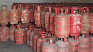 महंगाई का डबल झटका, कमर्शियल गैस अब 2106 रुपये के पार, होटल और रेस्तरां का बिगड़ा बजट