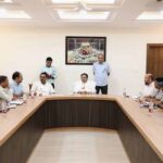 निर्माण बाधाओं को दूर कर किसानों के खेतों तक पानी पहुँचाने के दिए निर्देश : उप मुख्यमंत्री शुक्ल