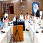 दो पहिया वाहन चालकों को हेलमेट लगाकर चलने के लिए करें प्रेरित : परिवहन मंत्री सिंह