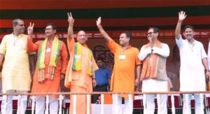 बंगाल की धरती पर गरजे सीएम योगी- ममता बनर्जी सिंहासन खाली करो, बीजेपी आ रही है