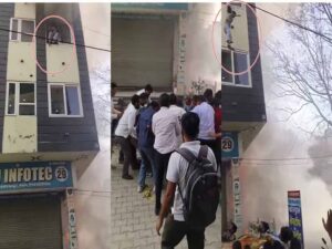 आग से बचने के लिए दूसरी मंजिल से कूदी युवती, रीढ़ और पैर में फ्रैक्चर