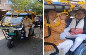 सादगी और पर्यावरण का संदेश: लाव-लश्कर छोड़ ई-रिक्शा में पहुंचे निगम अध्यक्ष