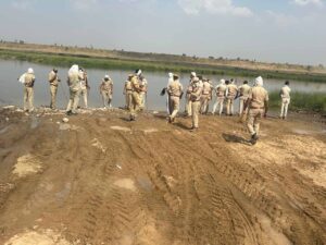 सुप्रीम कोर्ट की सख्ती के बाद एक्शन, चंबल नदी में उतरी पुलिस-वन विभाग की टीम