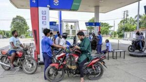 ईंधन महंगा होने से बढ़ी आम लोगों की चिंता, रांची में पेट्रोल 102 रुपये के पार