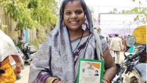 सफलता की कहानी: सुनीता जायसवाल को मौके पर मिला राशन कार्ड, चेहरे पर लौटी खुशी