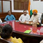 पदभार ग्रहण करते ही एक्शन में तरुणप्रीत सौंद, बिजली विभाग के अधिकारियों के साथ की समीक्षा बैठक