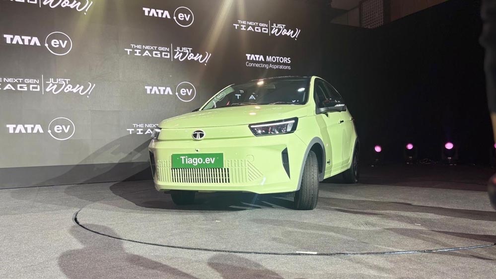 सस्ती हुई Tata Tiago EV, कम कीमत और लाइफटाइम बैटरी वारंटी के साथ मचा सकती है धूम