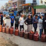 महंगाई की मार: सिलिंडर की कमी से थाली महंगी, छात्रों और छोटे कारोबारियों का बजट बिगड़ा