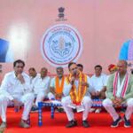 बंबोरी गांव में सीएम का जनता से सीधा संवाद, खाट पर बैठकर सुनी समस्याएं