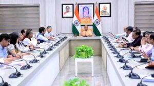 काफिले की गाड़ियां घटाएं, ईंधन बचाएं: योगी आदित्यनाथ की जनता और अधिकारियों से अपील
