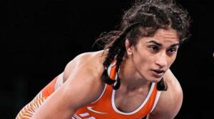 व‍िनेश फोगाट का डोप टेस्ट विवाद, स्टार रेसलर को नोट‍िस के जरिए करारा झटका