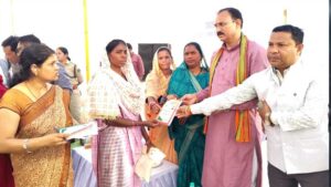 स्वास्थ्य मंत्री जायसवाल की मौजूदगी में समाधान शिविर में सैकड़ों मुद्दों का तुरंत निवारण