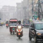 मौसम का कहर: 22 राज्यों में बारिश, उत्तराखंड में तूफान की चेतावनी