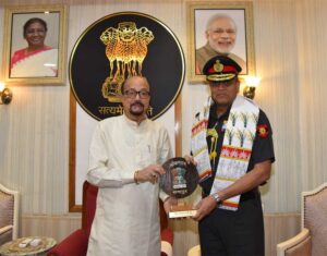 राज्यपाल  डेका से लेफ्टिनेट जनरल अनिंद्या सेनगुप्ता ने की सौजन्य भेंट