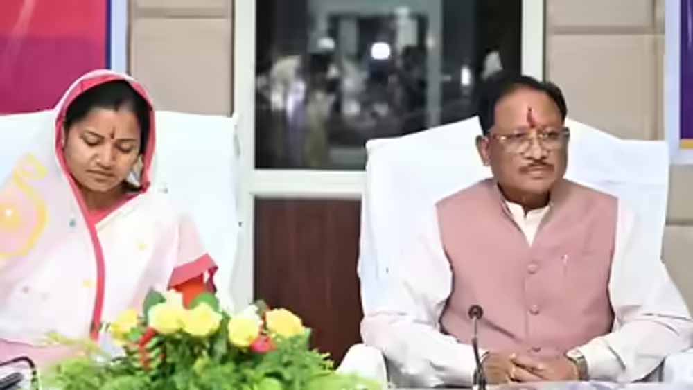 बैठक में गरजे CM साय: अधूरी रिपोर्ट पर PWD अधिकारी को लगाई कड़ी फटकार