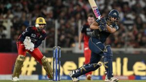 वॉशिंगटन सुंदर के दमदार पचासे से गुजरात टाइटंस 156 रन तक पहुंची, RCB को मिला चुनौतीपूर्ण लक्ष्य