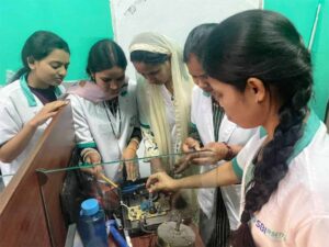 इलेक्ट्रिशियन का काम सीख रोजगार की नई राह पर बढ़ाए कदम