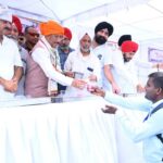 शहीदी दिवस पर गुरुद्वारा तेलीबांधा में आयोजित विशाल छबील एवं छायाचित्र प्रदर्शनी में हुए शामिल