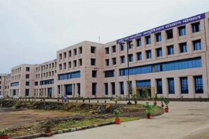 एम्स का कमाल: 7 माह से पैरालिसिस झेल रही महिला फिर हुई सक्रिय, स्पाइनल ट्रीटमेंट से मिला राहत