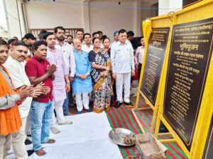 उद्योग मंत्री लखनलाल देवांगन व महापौरमती राजपूत ने किया 03 करोड़ 75 लाख रू. के विकास कार्यो का भूमिपूजन एवं 01 करोड़ 10 लाख रू. के कार्य का किया  लोकार्पण