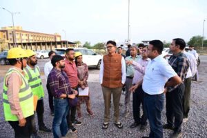 रेलवे ओवरब्रिज, आईटी बिल्डिंग, स्पोर्ट्स कॉम्प्लेक्स सहित कई परियोजनाओं की प्रगति का लिया जायजा