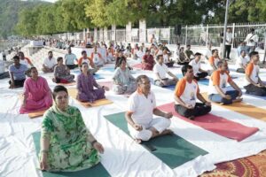 नौ चौकी पाल पर अंतरराष्ट्रीय योग दिवस का आयोजन, जनप्रतिनिधियों और हजारों नागरिकों की भागीदारी