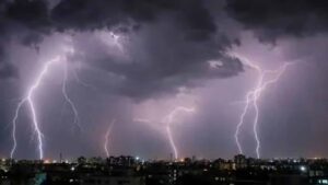 पटना समेत 14 जिलों में ऑरेंज और येलो अलर्ट जारी, 60 किमी/घंटा की रफ्तार से चल सकती हैं हवाएं