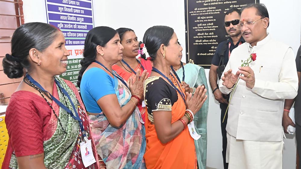 डिजिटल सरकार अब गाँव के द्वार, बड़ेकनेरा का ‘सेवा सेतु’ मॉडल बना सुशासन की नई मिसाल : सीएम विष्णुदेव साय