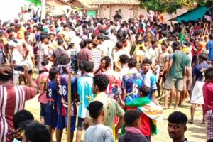 140 साल पुरानी परंपरा, रज संक्रांति पर अंगारों पर भक्त चले
