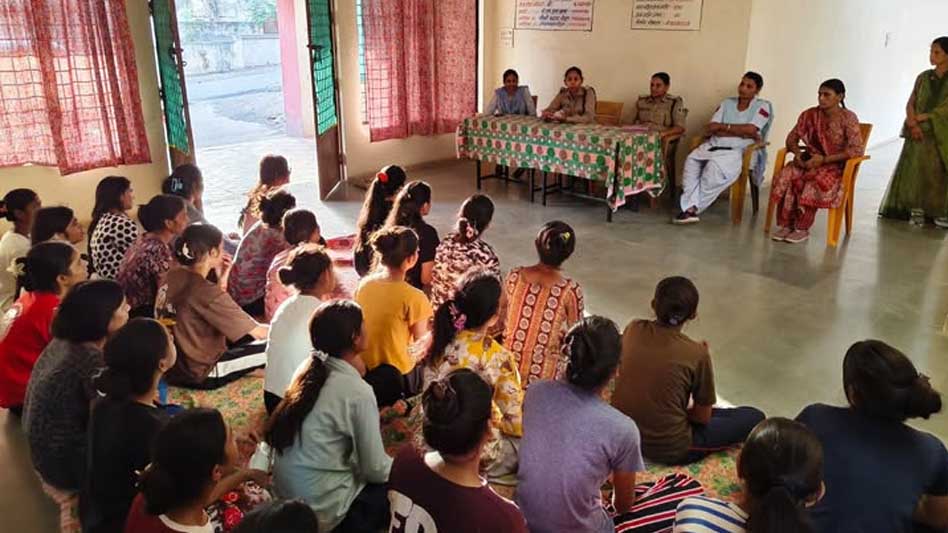 छात्राओं की सुरक्षा और अधिकारों पर विशेष फोकस, जनजातीय बालिकाओं को दी जा रही जानकारी