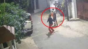 झारखंड: RSS दफ्तर पर पेट्रोल बम फेंकने वाले दो आरोपी ट्रेन से दबोचे गए