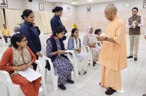 जनता दर्शन में सीएम योगी का सख्त रुख, अफसरों को दिए त्वरित कार्रवाई के निर्देश
