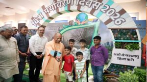 मुख्यमंत्री योगी आदित्यनाथ ने कुकरैल में ‘एक पेड़ मां के नाम’ महाभियान का किया शुभारंभ, महर्षि चरक औषधि वन की भी स्थापना की