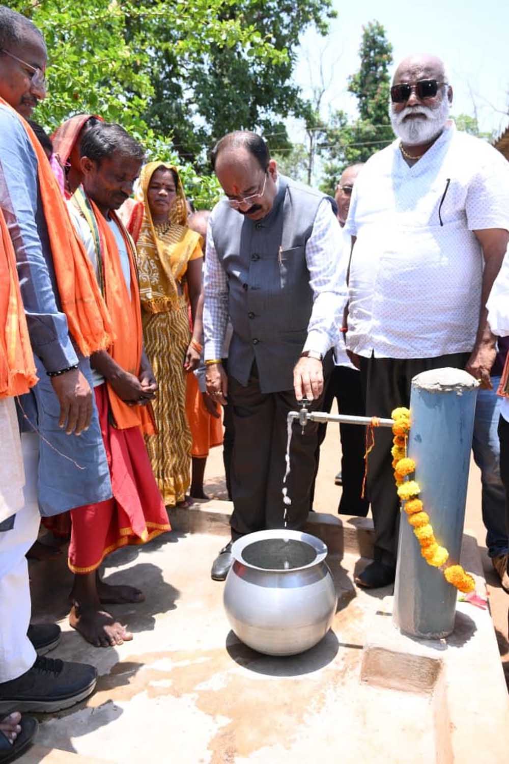 जावंगा कॉलेज भवन, जल जीवन मिशन और स्वच्छता दीदियों के कार्यों को देखा