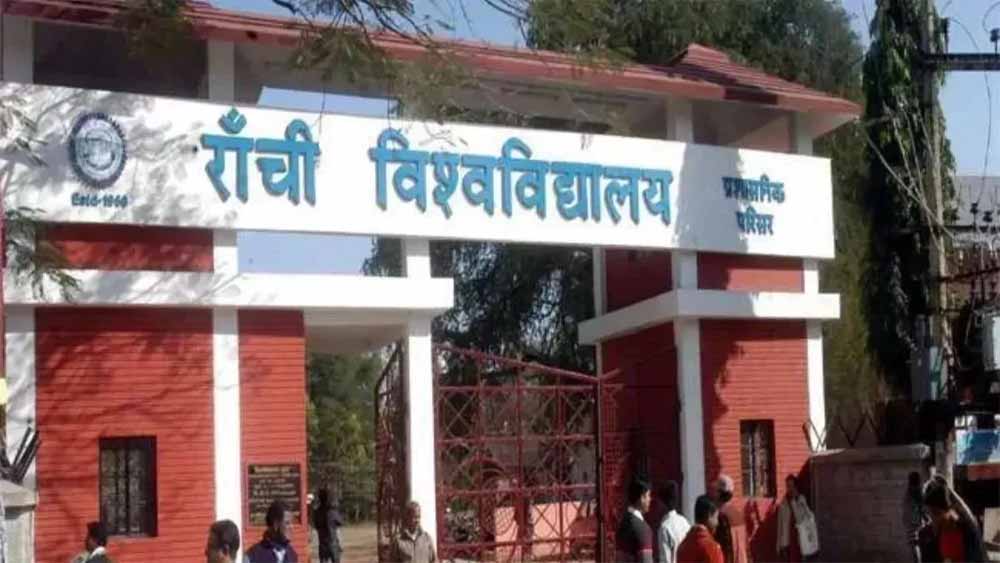 डिग्री में नाम का अनुवाद कर दिया! ‘गुलाब’ बने ‘Rose’, विश्वविद्यालय की लापरवाही उजागर