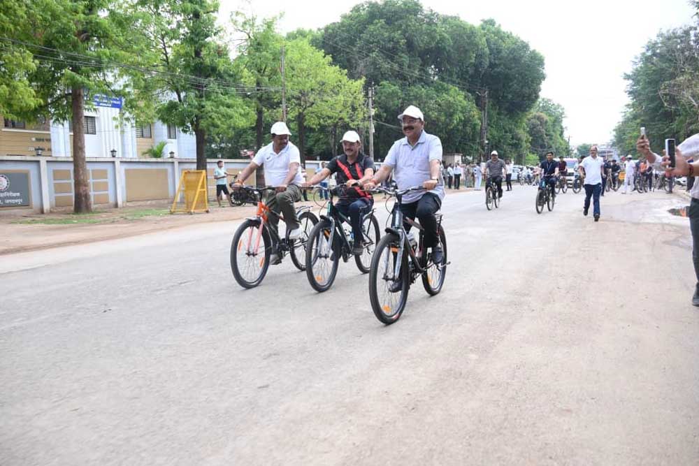 सायकिलिंग हमें फिट और ऊर्जावान बनाए रखता है –  अरुण साव
