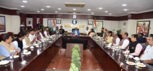 राज्यपाल  रमेन डेका से आज रोटरी क्लब ग्रेटर रायपुर के सदस्यों ने लोक भवन में सौजन्य मुलाकात एवं चर्चा की। राज्यपाल ने उन्हें समाज हित से जुडे़ विभिन्न विषयों पर मार्गदर्शन दिया।
