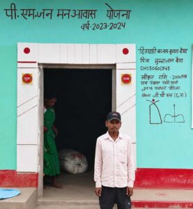साय सरकार की जनकल्याणकारी पहल से सुरक्षित और सम्मानपूर्ण जीवन की नई शुरुआत, पंचायत एवं ग्रामीण विकास विभाग के प्रयासों से आदिवासी परिवार के चेहरे पर लौटी मुस्कान