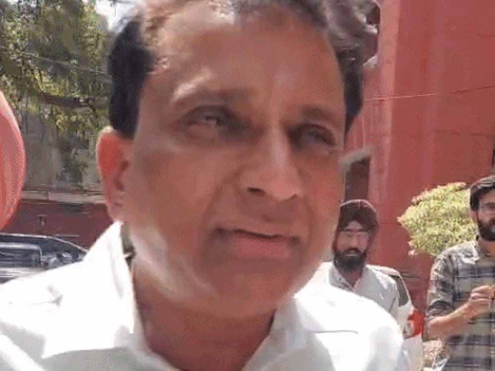 Punjab News: नगर निगम कार्यालय में हंगामा, अकाली पार्षद और SE के बीच विवाद ने पकड़ा तूल