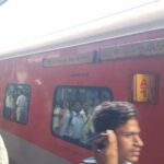 रेलवे की लापरवाही से यात्रियों में भ्रम, अनाउंसमेंट और ट्रेन में निकला अंतर