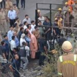लखनऊ आग हादसे से नाराज CM योगी, अधिकारियों को लगाई फटकार; जिम्मेदारों पर गिर सकती है गाज
