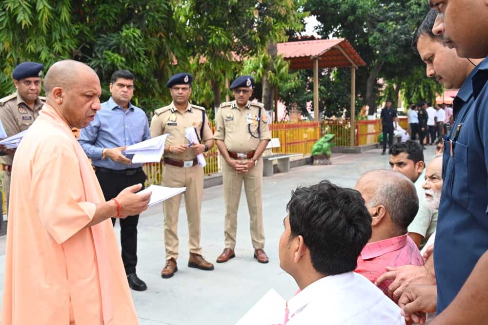 जनता दर्शन में भूमि संबंधी शिकायतों पर मुख्यमंत्री ने डीएम को दिए निर्देश