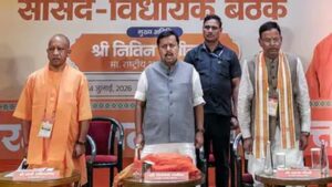यूपी में तीसरी जीत का लक्ष्य, सांसद-विधायकों को बूथ स्तर तक सक्रिय रहने की नसीहत