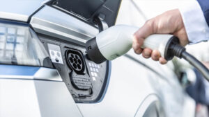 Electric Vehicle News: EV चार्जिंग के लिए सुरक्षित नहीं 45% भारतीय घर, रिपोर्ट में बड़ा खुलासा